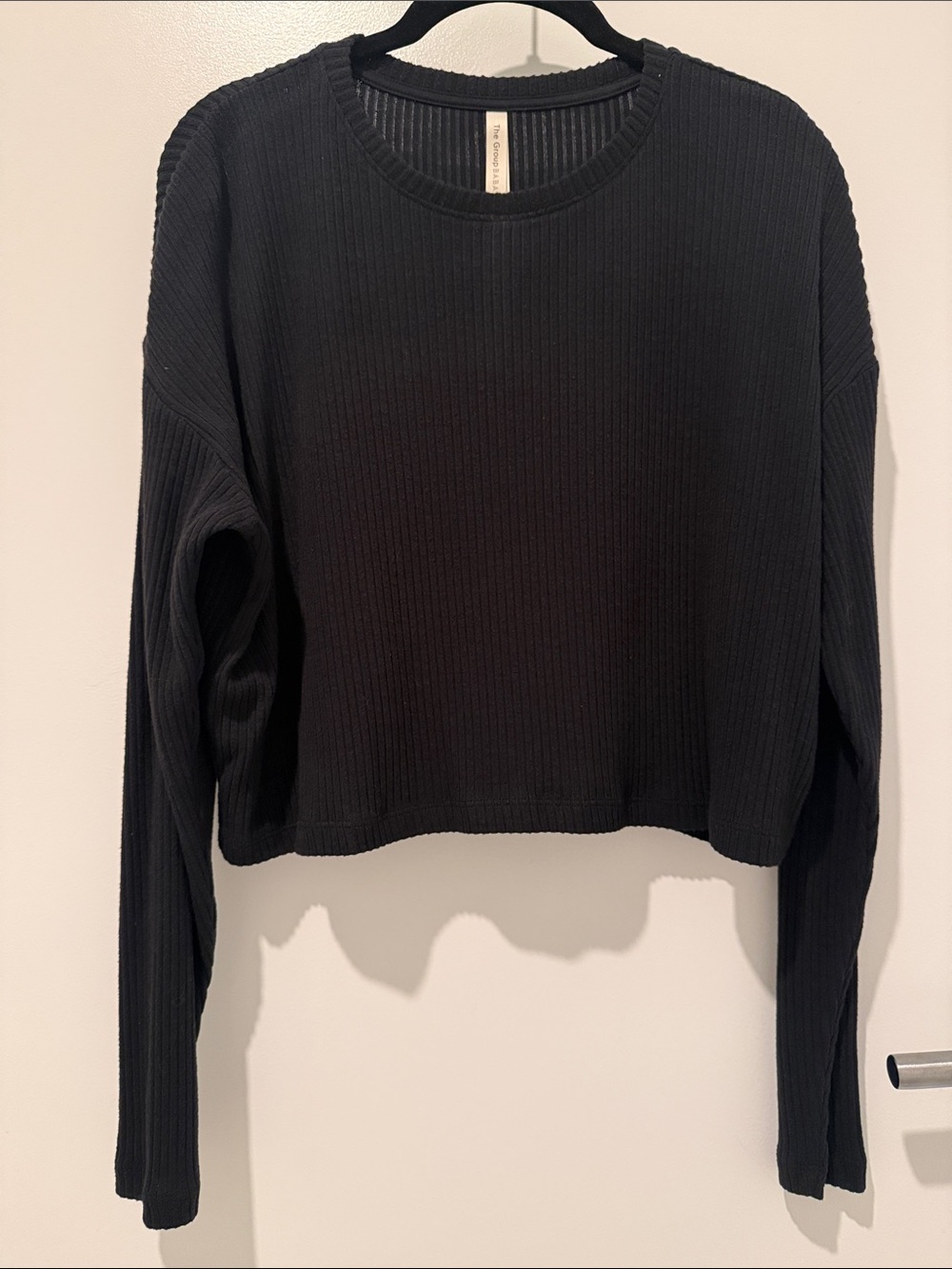 Aritzia Babaton Ribbed Crewneck Crop Long-Sleeve Top in Black